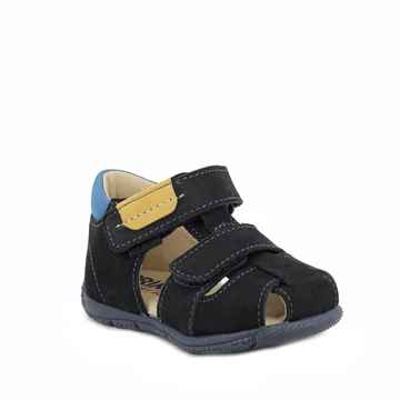 kisfiu-szandal-zart-sotetkek-26